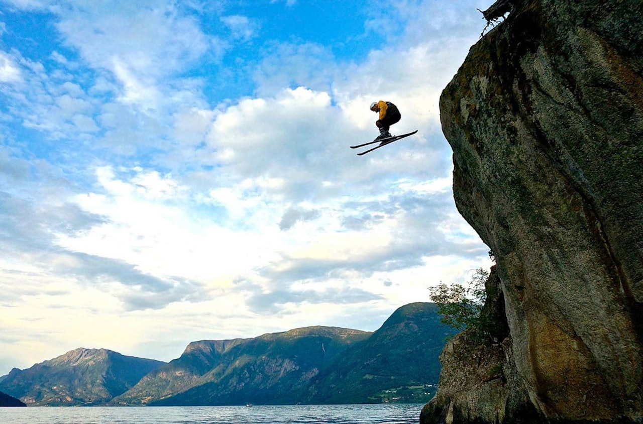 Knut-Hendrik Lajord bedriver avansert sommerskihucking i Luster. Det var nok til å stikke av med premien i august i 2014. Foto: Tord Are Meisterplads Knut-Hendrik Lajord bedriver avansert sommerskihucking i Luster. Det var nok til å stikke av med premien i august i 2014. Foto: Tord Are Meisterplads