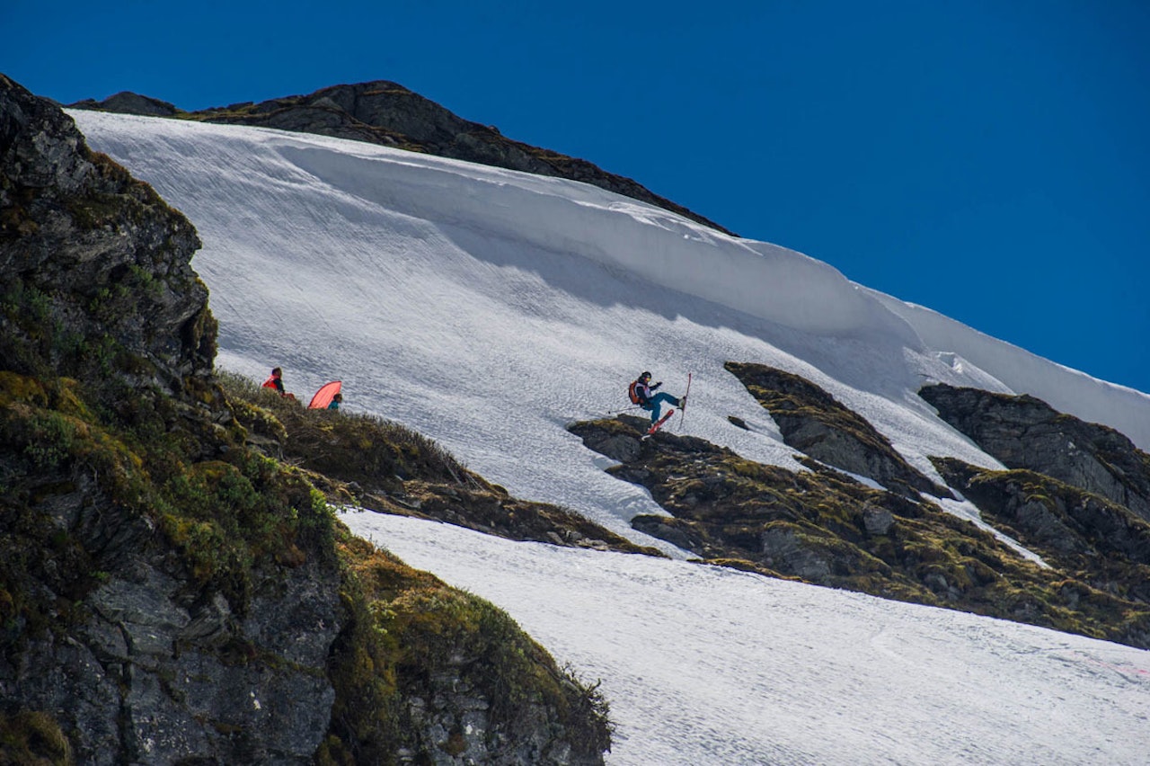 MER SNØ I ÅR: Fjellsiden på Finnbunuten på Vikafjellet er fortsatt nedsnødd etter en av de mest snørike vintrene på mange år i Voss. I fjor så siden slik ut, i år er den helt nedsnødd. Foto: Olav Standal Tangen MER SNØ I ÅR: Fjellsiden på Finnbunuten på Vikafjellet er fortsatt nedsnødd etter en av de mest snørike vintrene på mange år i Voss. I fjor så siden slik ut, i år er den helt nedsnødd. Foto: Olav Standal Tangen