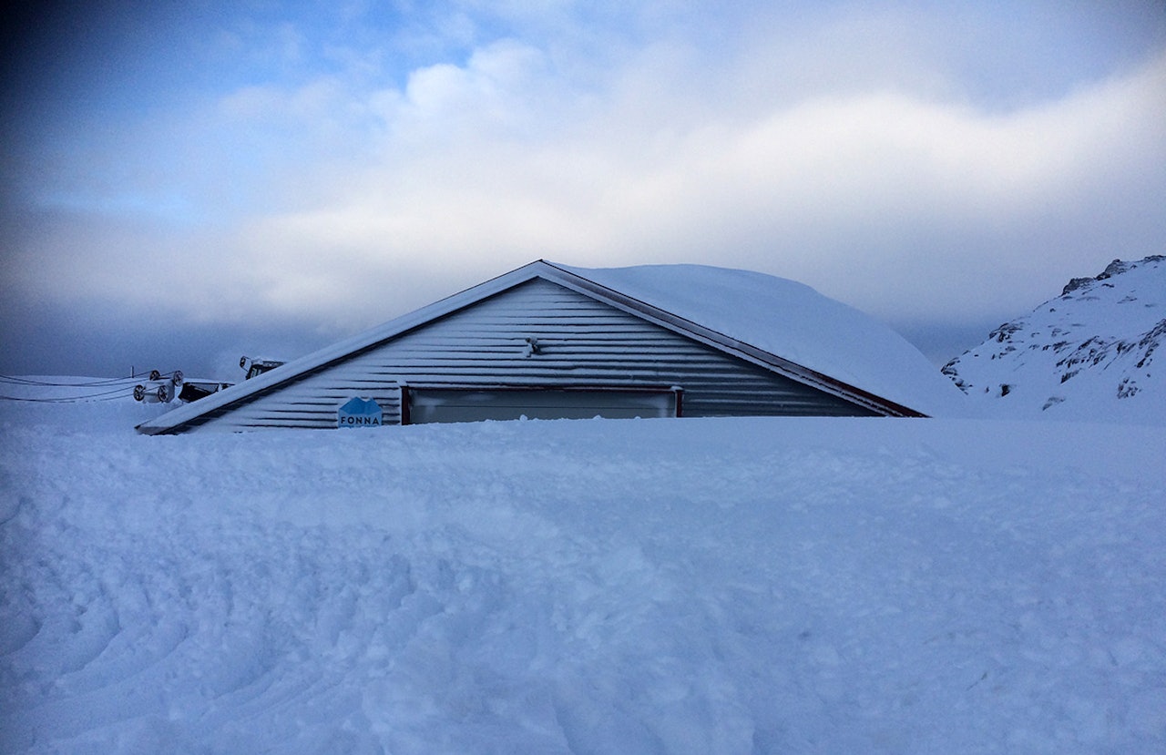 SNØ: Vanvittige mengder snø på Folgefonna. Foto: Tom Erik Finnerud