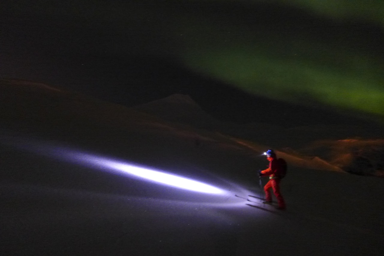 MØRKETID: Det er noe vakkert med mørketid og pudderkjøring. Foto: Nils Hermann Wiggen MØRKETID: Det er noe vakkert med mørketid og pudderkjøring. Foto: Nils Hermann Wiggen