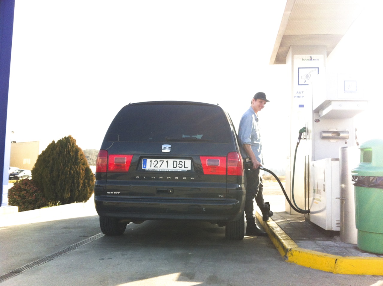 FULL TANK: Selv Asbjørn Eggebø Næss må av og til stoppe og tanke. Foto: HP Hval FULL TANK: Selv Asbjørn Eggebø Næss må av og til stoppe og tanke. Foto: HP Hval