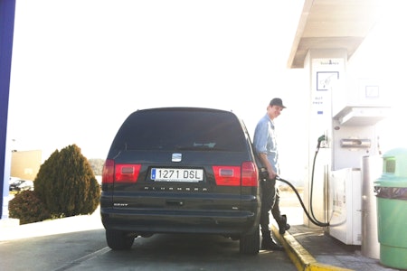 FULL TANK: Selv Asbjørn Eggebø Næss må av og til stoppe og tanke. Foto: HP Hval FULL TANK: Selv Asbjørn Eggebø Næss må av og til stoppe og tanke. Foto: HP Hval