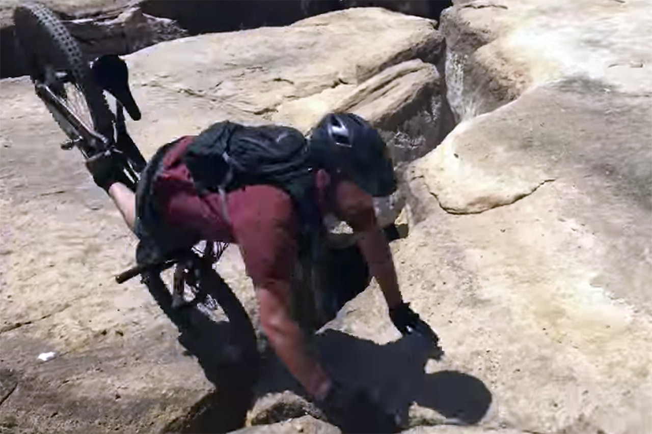 TRYNER: Rett til venstre er kanten av klippa. Foto: Skjermdump TRYNER: Rett til venstre er kanten av klippa. Foto: Skjermdump