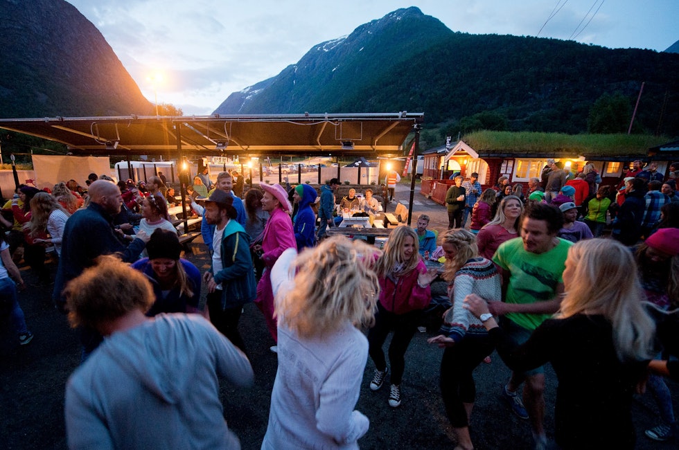 FY FOLVEN: En av sommerens store festivalhøydepunkter er Strynefestivalen. I år arrangeres festivalen på Stryn fra 11. – 14. juni. Bilde: Vegard Breie