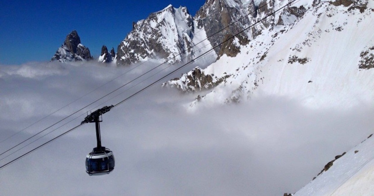 HIMMELVEIEN: Den nye gondolen har navnet Skyway Monte Bianco og roterer rundt sin egen akse på turen opp. HIMMELVEIEN: Den nye gondolen har navnet Skyway Monte Bianco og roterer rundt sin egen akse på turen opp.
