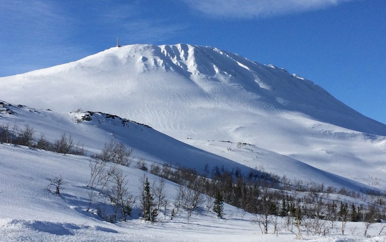 NÆRE PÅ: Tre personer ble tatt i snøskred på Gaustatoppen den siste dagen i mai. Heldigvis ble ingen alvorlig skadd. Arkivfoto: VisitRjukan NÆRE PÅ: Tre personer ble tatt i snøskred på Gaustatoppen den siste dagen i mai. Heldigvis ble ingen alvorlig skadd. Arkivfoto: VisitRjukan