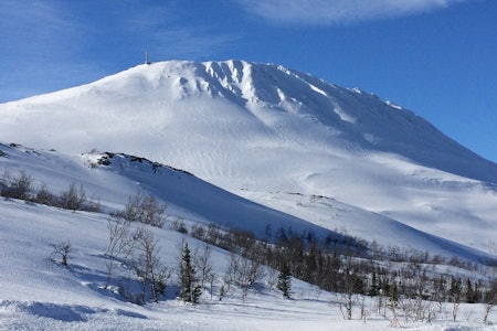 NÆRE PÅ: Tre personer ble tatt i snøskred på Gaustatoppen den siste dagen i mai. Heldigvis ble ingen alvorlig skadd. Arkivfoto: VisitRjukan