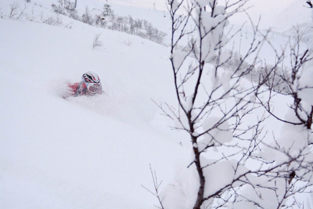 SNØFEST: Det snødde godt på Strandafjellet i helga. Her er Oscar Almgren på topptur i området. Foto: Martin Kristoffersen SNØFEST: Det snødde godt på Strandafjellet i helga. Her er Oscar Almgren på topptur i området. Foto: Martin Kristoffersen