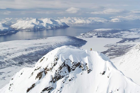 FORLOKKENDE BILDER: Politikerne på Nordvestlandet drømmer om å vise frem kommunene på denne måten i neste film fra Field Productions, og sier klart ja til helikopterbruk i vinter for å spille inn filmen. Foto: Filip Christensen FORLOKKENDE BILDER: Politikerne på Nordvestlandet drømmer om å vise frem kommunene på denne måten i neste film fra Field Productions, og sier klart ja til helikopterbruk i vinter for å spille inn filmen. Foto: Filip Christensen