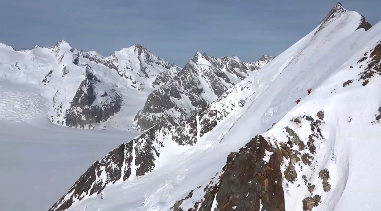 MONSTERTUR: Her er Bernhard Hug og Tony Sbalbi i full gang med sine 7000 høydemeter på samme tur i Alpene.