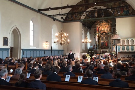 SAMLET I SORGEN: Allerede tre kvarter før bisettelsen startet var Vår Frue Kirke i Trondheim i ferd med å bli full av Benjamins slekt, kolleger, turkamerater og venner fra fjærn og nær. Foto: Tore Meirik SAMLET I SORGEN: Allerede tre kvarter før bisettelsen startet var Vår Frue Kirke i Trondheim i ferd med å bli full av Benjamins slekt, kolleger, turkamerater og venner fra fjærn og nær. Foto: Tore Meirik