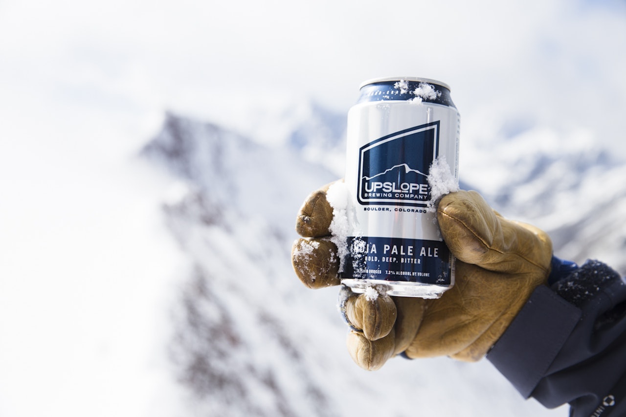 HVA ER DET? Er det undervurdert å ha med en boks øl på topptur? Foto: Hans Petter Hval HVA ER DET? Er det undervurdert å ha med en boks øl på topptur? Foto: Hans Petter Hval