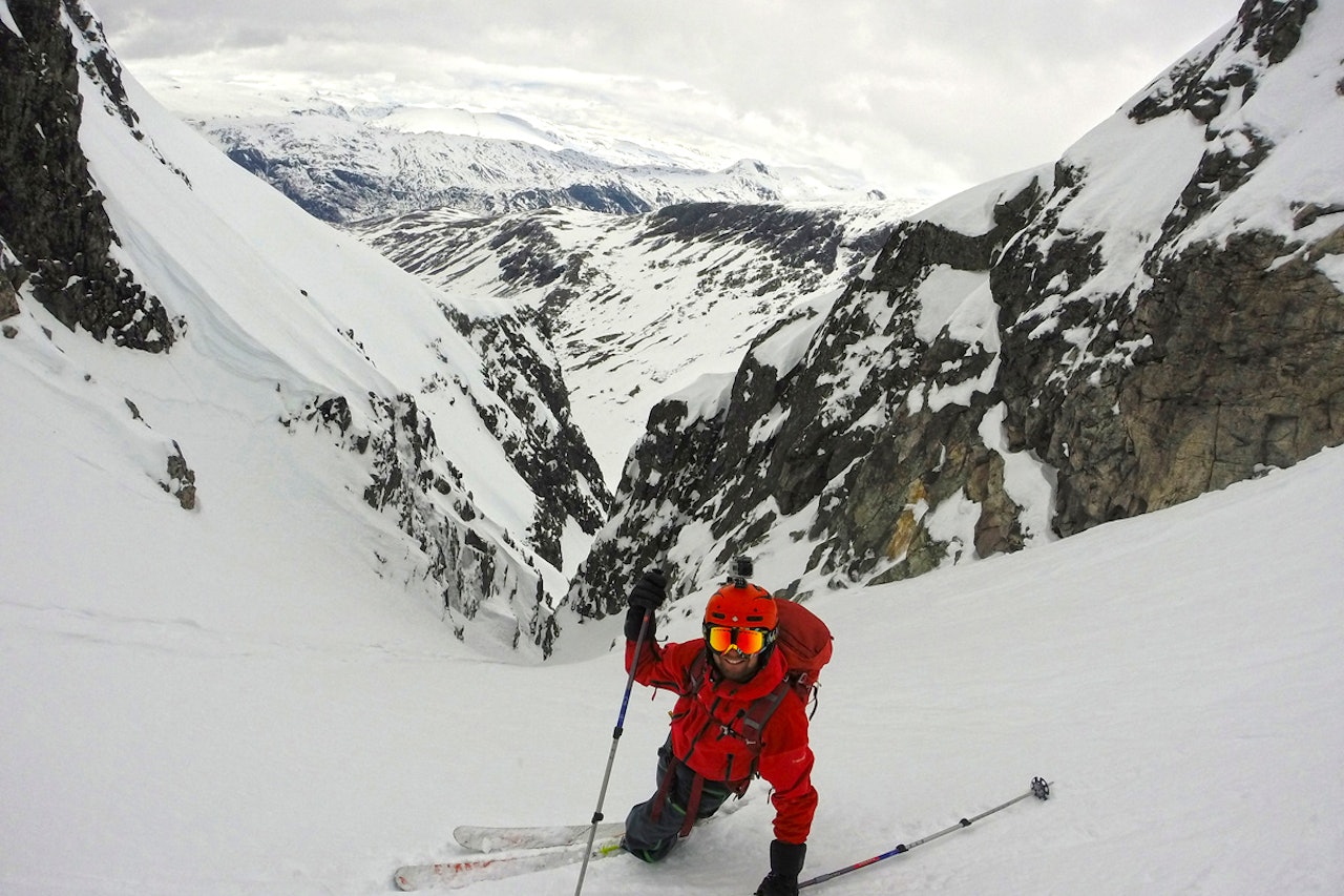 TJUVSTARTET: Jo Lysbakken fra Dombås på vei opp nordøstrenna mellom Nordre Soleibotntind og Lauvnostind. Foto: Tor-Einar N. Wahl TJUVSTARTET: Jo Lysbakken fra Dombås på vei opp nordøstrenna mellom Nordre Soleibotntind og Lauvnostind. Foto: Tor-Einar N. Wahl