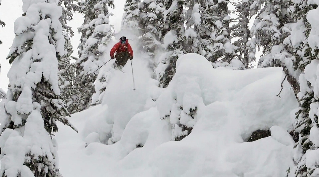 HERJER: Se 4frnt-teamet kjøre alle elementer i Shaping Skiing. Foto: Skjermdump HERJER: Se 4frnt-teamet kjøre alle elementer i Shaping Skiing. Foto: Skjermdump