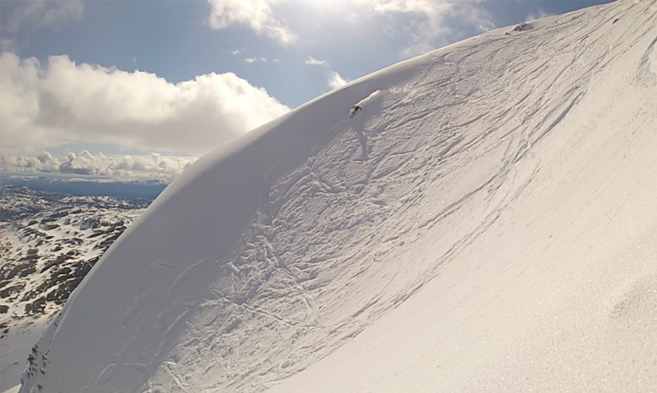 SJU PÅ EN DAG: Tre karer kjørte sju av rennene på Gaustatoppen på en og samme dag Har det skjedd før tro? Gaustatoppen topptur randonee gausta ski snowboard alpin fri flyt guide