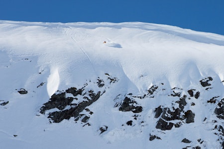 BLÅFJELL: En kjapp spasertur bak toppheisen på Harpefossen finner du dette nordvendte henget –i år servert med tørrsnø de første dagene i mai. Her sikter Martin Leite Gilleshammer seg inn på en stor og fin klippe. Foto: Tore Meirik BLÅFJELL: En kjapp spasertur bak toppheisen på Harpefossen finner du dette nordvendte henget –i år servert med tørrsnø de første dagene i mai. Her sikter Martin Leite Gilleshammer seg inn på en stor og fin klippe. Foto: Tore Meirik