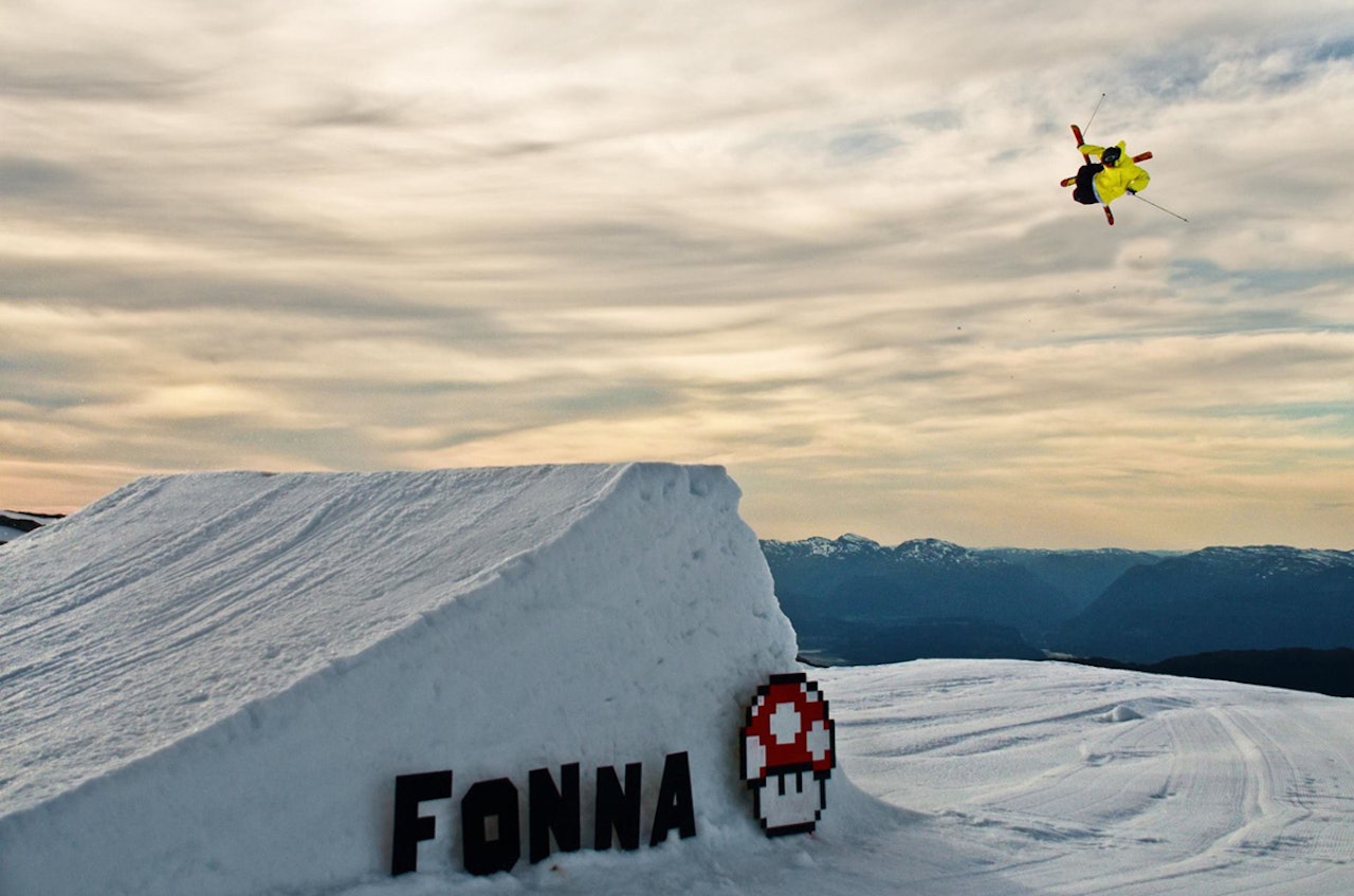 GAMLE DAGER: Elvis har stilen i orden, både på svære hopp på Folgefonna og på motorsykkel i California. Foto: Erik Carlsen GAMLE DAGER: Elvis har stilen i orden, både på svære hopp på Folgefonna og på motorsykkel i California. Foto: Erik Carlsen