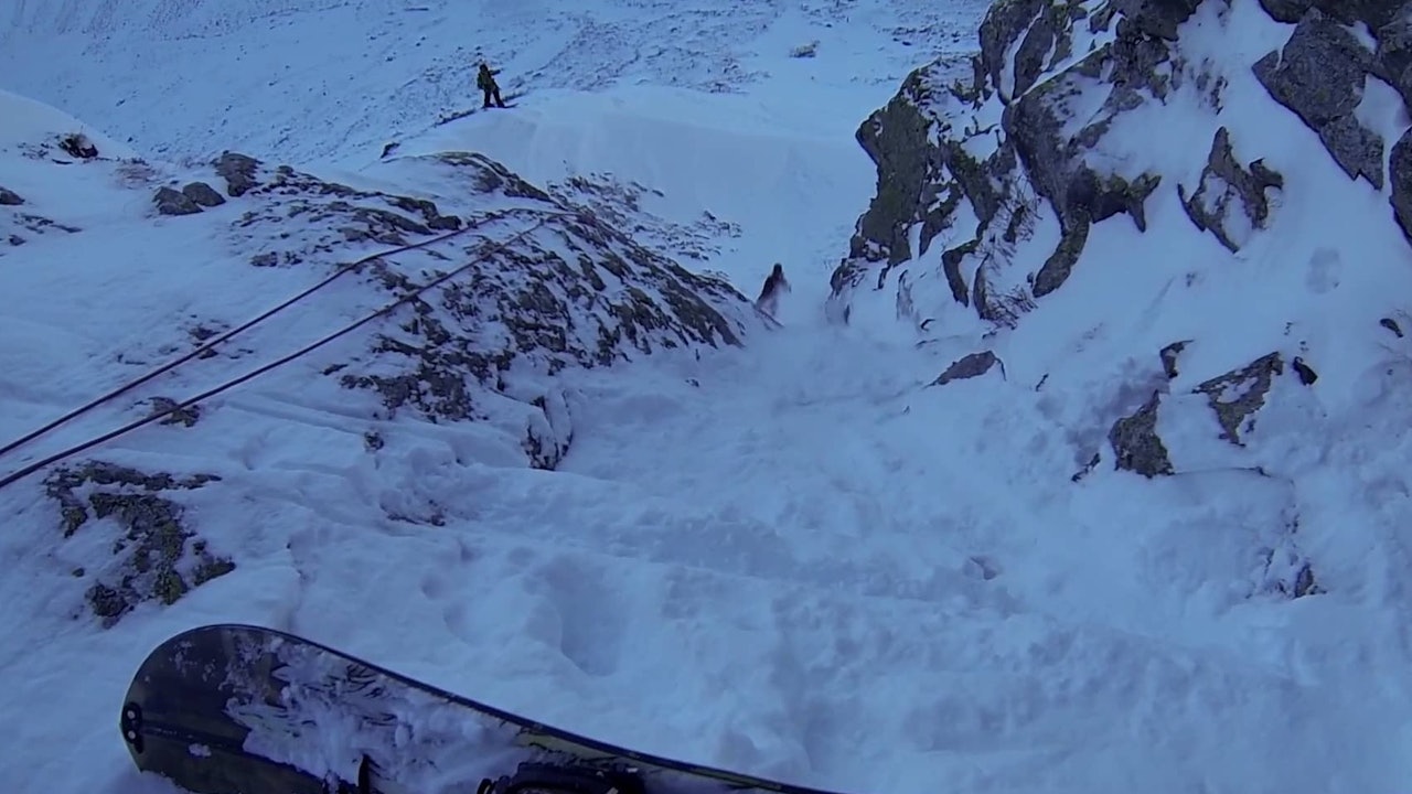 RIVSTART: Gjengen fant snø i ei renne fra Dyrhaugsryggen. RIVSTART: Gjengen fant snø i ei renne fra Dyrhaugsryggen.