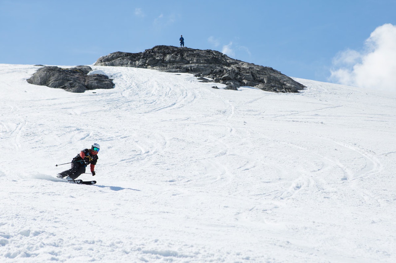 CAMPEN FOR DAMA SOM VIL BEHERSKE ALT: Stryn sommerskisenter er et strålende sted for KombiCamp –jentecampen hvor du lærer å herje i både terrengparken og til fjells, slik Marit Rolvsjord gjør her. Foto: Tore Meirik CAMPEN FOR DAMA SOM VIL BEHERSKE ALT: Stryn sommerskisenter er et strålende sted for KombiCamp –jentecampen hvor du lærer å herje i både terrengparken og til fjells, slik Marit Rolvsjord gjør her. Foto: Tore Meirik