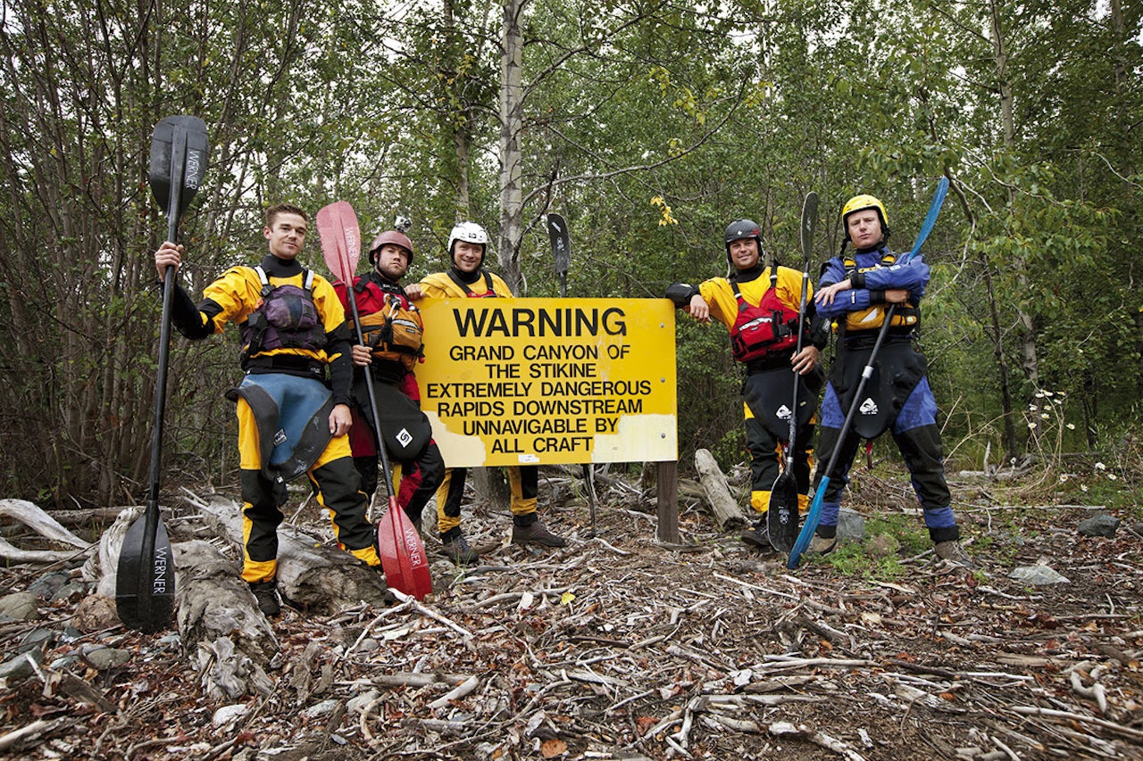 VENNER: Benjamin Hjort har skaffet seg venner i alle verdens hjørner. Her er Ricky Lambert (t.v.), Corey Boux, Benjamin Hjort, Mark Basso og Jamie Wright på tur i Stikine. VENNER: Benjamin Hjort har skaffet seg venner i alle verdens hjørner. Her er Ricky Lambert (t.v.), Corey Boux, Benjamin Hjort, Mark Basso og Jamie Wright på tur i Stikine.