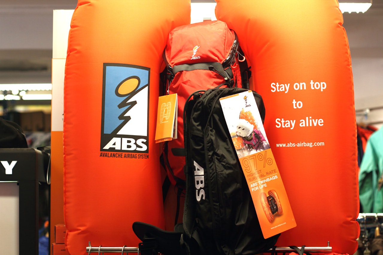 TILBAKEKALLES: Nesten alle ABS-sekker som noensinne er solgt i Norge tilbakekalles, og må sendes til ABS for oppgradering og service. Foto: Tore Meirik TILBAKEKALLES: Nesten alle ABS-sekker som noensinne er solgt i Norge tilbakekalles, og må sendes til ABS for oppgradering og service. Foto: Tore Meirik