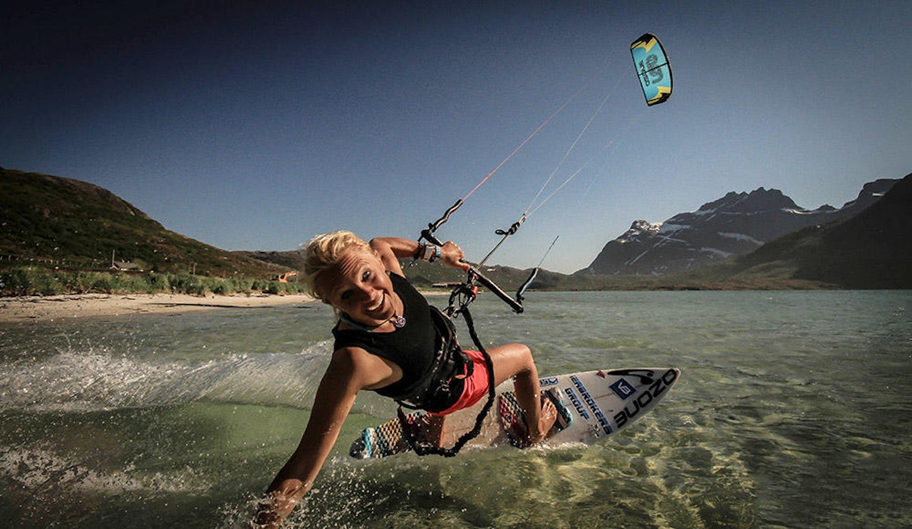 OPPGJØR: Kari Schibevaag tar et kraftig oppgjør mot et usunt kroppspress. Her på Oppdrag Lofoten. Foto: The Nordic Story OPPGJØR: Kari Schibevaag tar et kraftig oppgjør mot et usunt kroppspress. Her på Oppdrag Lofoten. Foto: The Nordic Story