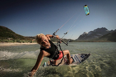 OPPGJØR: Kari Schibevaag tar et kraftig oppgjør mot et usunt kroppspress. Her på Oppdrag Lofoten. Foto: The Nordic Story OPPGJØR: Kari Schibevaag tar et kraftig oppgjør mot et usunt kroppspress. Her på Oppdrag Lofoten. Foto: The Nordic Story