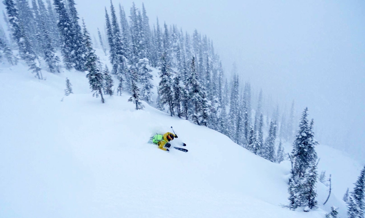 PUDDER: Dette bildet fra 12. november viser at snøen allerede har ligget en stund i Revelstoke. Foto: Revelstoke Ski Resort