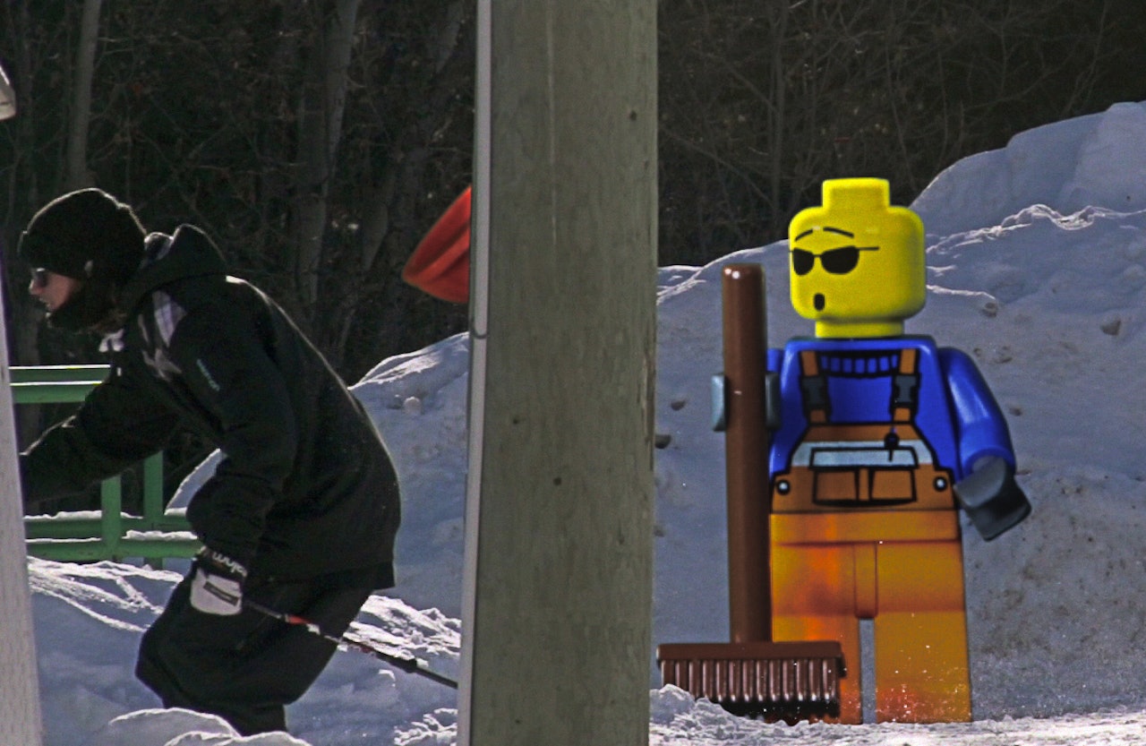FRYKTER FORVIRRING: Legos PR-avdeling er redd koblinga mellom de danske lekene og Salomons jibbere kan skape forvirring. Derfor krevde de at Salomon fjernet den siste episoden av webserien Salomon Freeski TV. FRYKTER FORVIRRING: Legos PR-avdeling er redd koblinga mellom de danske lekene og Salomons jibbere kan skape forvirring. Derfor krevde de at Salomon fjernet den siste episoden av webserien Salomon Freeski TV.