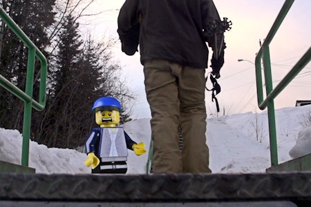 IKKE GREIT: Lego-konsernet likte ikke at Salomon Freeski TV brukte Lego-figurer i den ferskeste episoden av webserien, og Lego krevde at episoden ble slettet umiddelbart. Dette bildet er fra filmen.