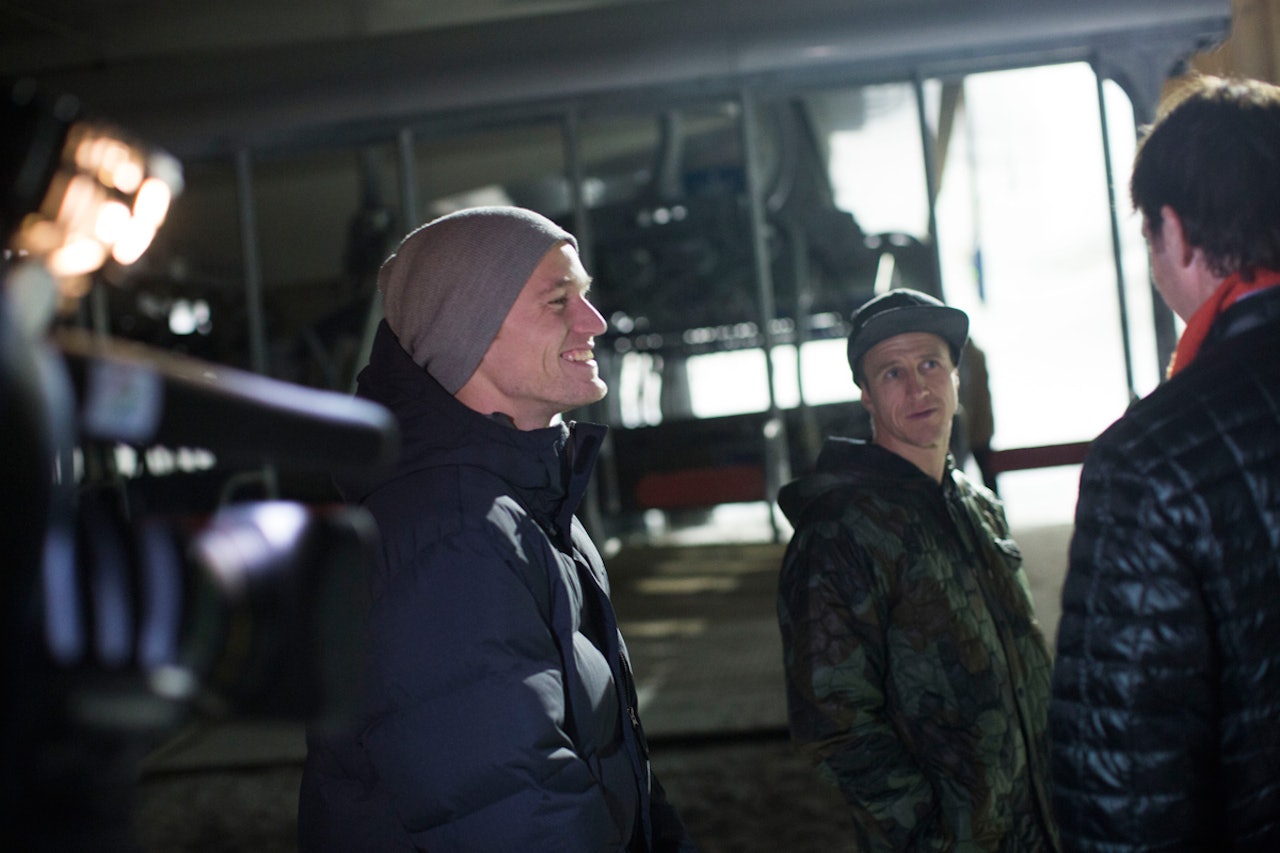 PÅ BEFARING: Andreas Håtveit (til venstre) og Terje Håkonsen i samtale med X Games-sjef Tim Reed (med ryggen til) –i stolheisgarasjen i Wyller. Foto: Thomas Kleiven PÅ BEFARING: Andreas Håtveit (til venstre) og Terje Håkonsen i samtale med X Games-sjef Tim Reed (med ryggen til) –i stolheisgarasjen i Wyller. Foto: Thomas Kleiven