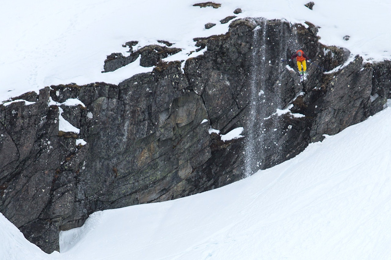 HUCKFEST: Selv om været var vanskelig og sikten dårlig –noe som førte til at klassen Alpint, menn ble avlyst- så ble det en aldri så liten huckfest under XFree likevel. Foto: Torbjørn Buvarp HUCKFEST: Selv om været var vanskelig og sikten dårlig –noe som førte til at klassen Alpint, menn ble avlyst- så ble det en aldri så liten huckfest under XFree likevel. Foto: Torbjørn Buvarp