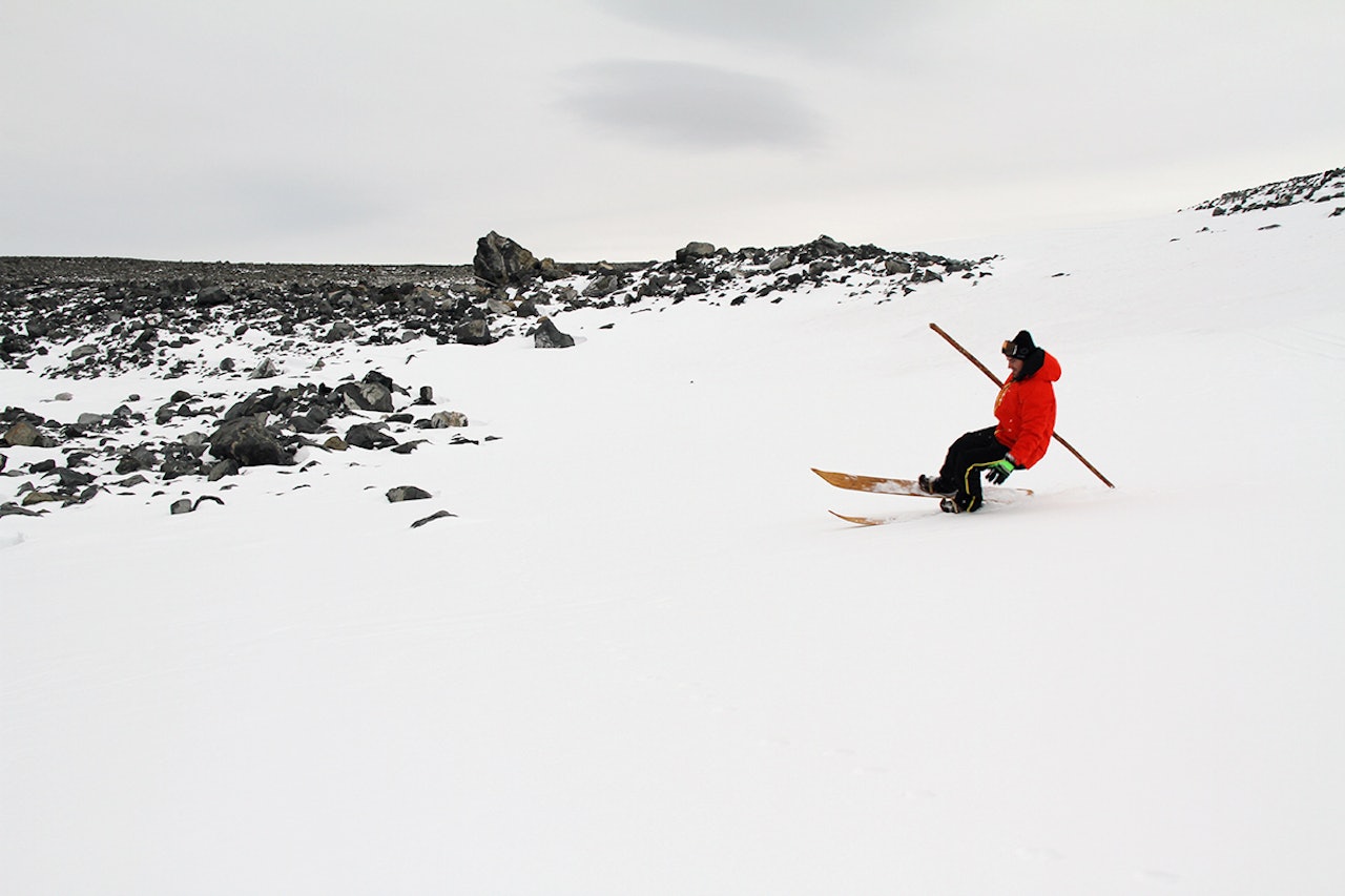 TRESKI: Dennis Risvoll har allerede testa treskiene. Foto: Anne Silje Berg / Lom Skifestival