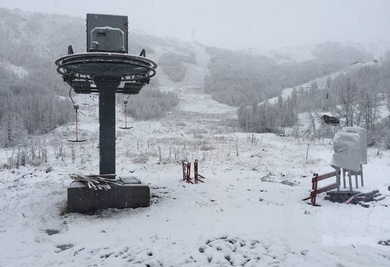 SNØR: Det snør i Sogndal - også ved Rindabotn. Foto: Stian O Amundsen SNØR: Det snør i Sogndal - også ved Rindabotn. Foto: Stian O Amundsen