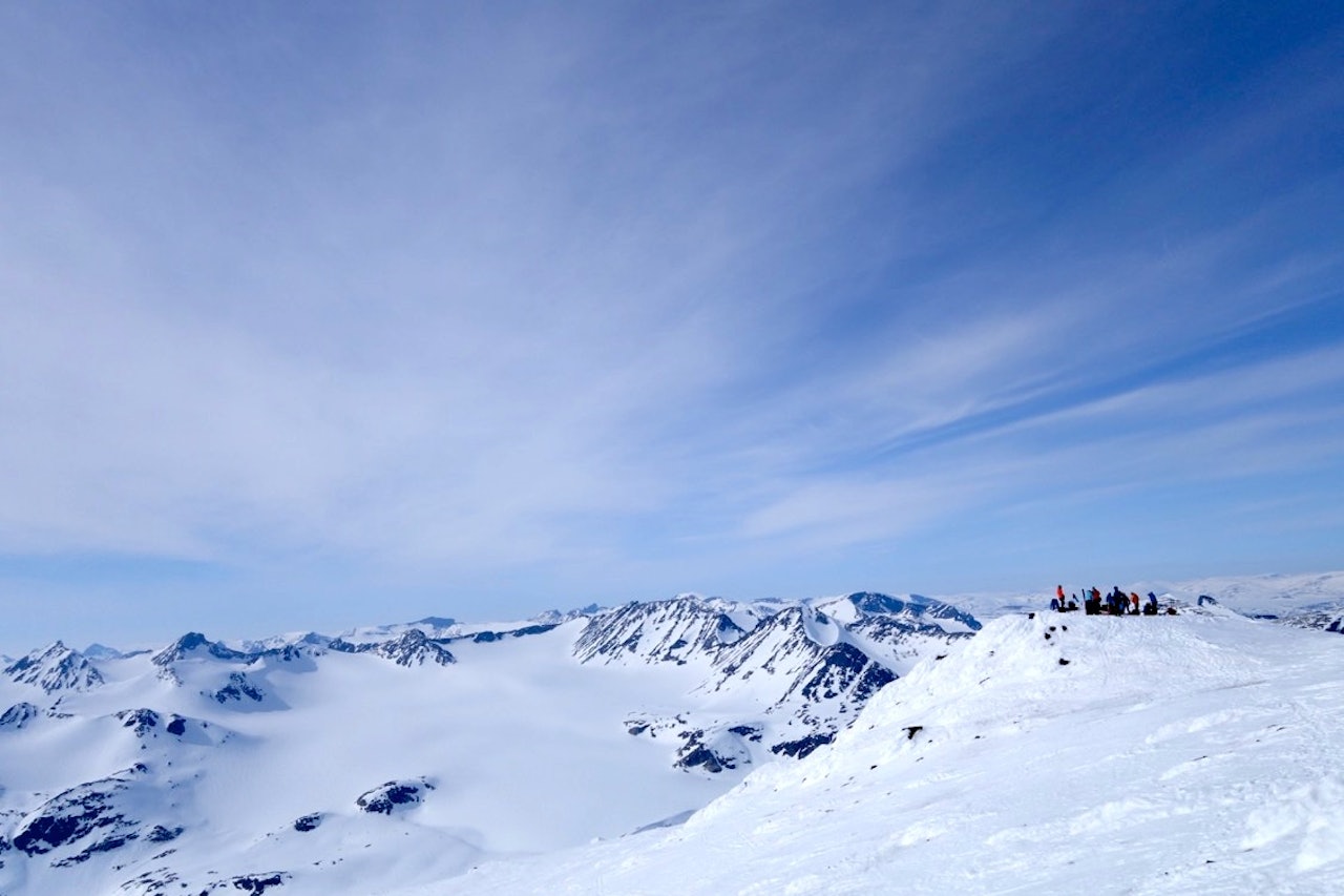 HØYT OVER: Jotunheimen har mye å by på, og i vinter har mange begitt seg ut på Høgruta Jotunheimen. Foto: Erlend Sande HØYT OVER: Jotunheimen har mye å by på, og i vinter har mange begitt seg ut på Høgruta Jotunheimen. Foto: Erlend Sande