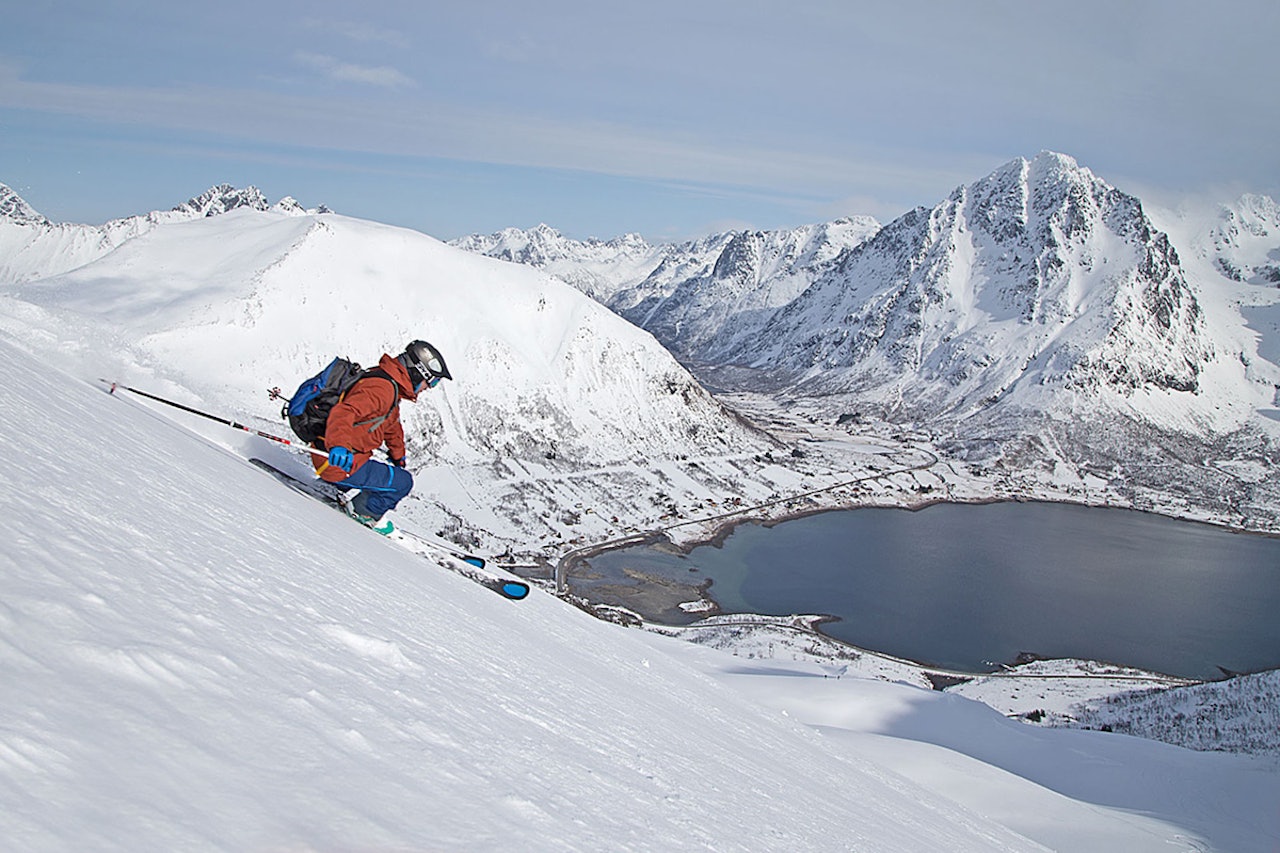 LOFOTEN: Få steder i Norge byr på så flott ski- og snowboardkjøring som Lofoten når forholdene er bra. Det var de forrige helg! Foto: Nils-Erik Bjørholt LOFOTEN: Få steder i Norge byr på så flott ski- og snowboardkjøring som Lofoten når forholdene er bra. Det var de forrige helg! Foto: Nils-Erik Bjørholt