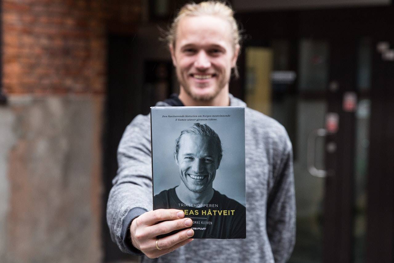 TRE VINNERE: Vi har kåret tre flinke og heldige friflyt.no-lesere som vant den nye boka om Andreas Håtveit. Foto: Christian Nerdrum