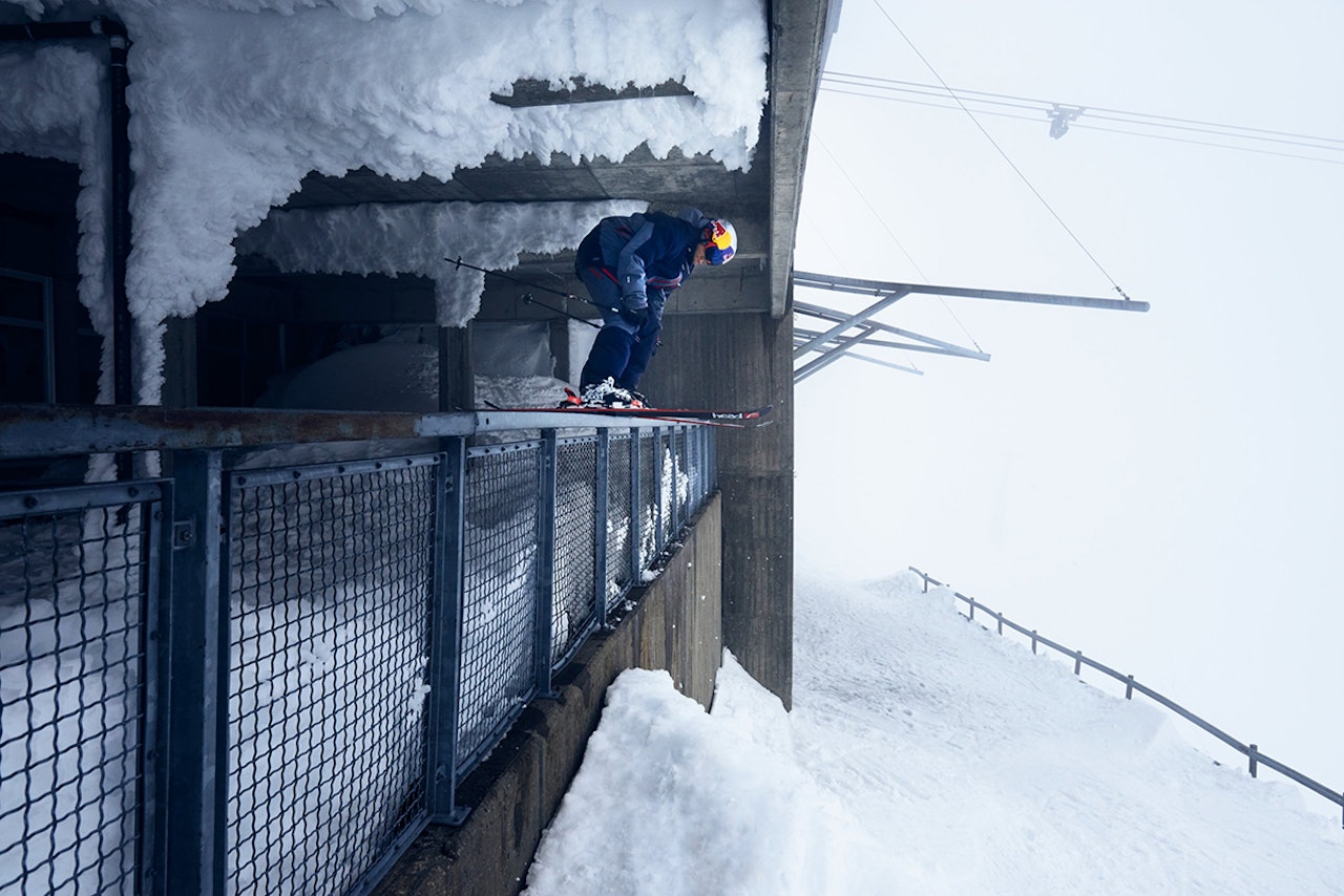 STJERNE: I den nyeste episoden av A Skier Knows møter vi PK Hunder. Foto: Peak Performance STJERNE: I den nyeste episoden av A Skier Knows møter vi PK Hunder. Foto: Peak Performance