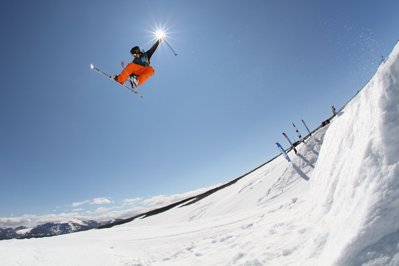 MOT EN GOD SKISOMMER: Alle de tre sommerskisentrene i Norge melder om mye snø og fine utsikter for en lang sommersesong. Her fra Galdhøpiggen, som skal åpne 18.mai. Foto: Tore Meirik MOT EN GOD SKISOMMER: Alle de tre sommerskisentrene i Norge melder om mye snø og fine utsikter for en lang sommersesong. Her fra Galdhøpiggen, som skal åpne 18.mai. Foto: Tore Meirik