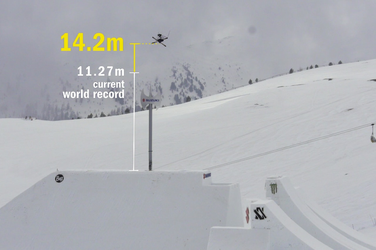 VERDENS HØYESTE: Ingen andre har noensinne hoppa så høyt over flata på en hip som David Wise gjorde i Italia i helga. VERDENS HØYESTE: Ingen andre har noensinne hoppa så høyt over flata på en hip som David Wise gjorde i Italia i helga.