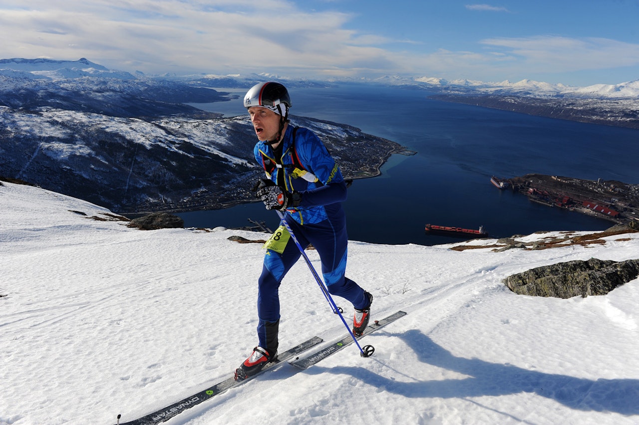 NARVIKS SPREKESTE: Rune Morten Johansen fra Tromsø dro nytte av sine gode skiferdigheter i den siste lange og bratte nedkjøringen fra Tredjetoppen, og kunne distansere Eirik Haugsnes på tur ned mot målstreken ved bunn av Narvikfjellet. Foto: Rune Dahl NARVIKS SPREKESTE: Rune Morten Johansen fra Tromsø dro nytte av sine gode skiferdigheter i den siste lange og bratte nedkjøringen fra Tredjetoppen, og kunne distansere Eirik Haugsnes på tur ned mot målstreken ved bunn av Narvikfjellet. Foto: Rune Dahl