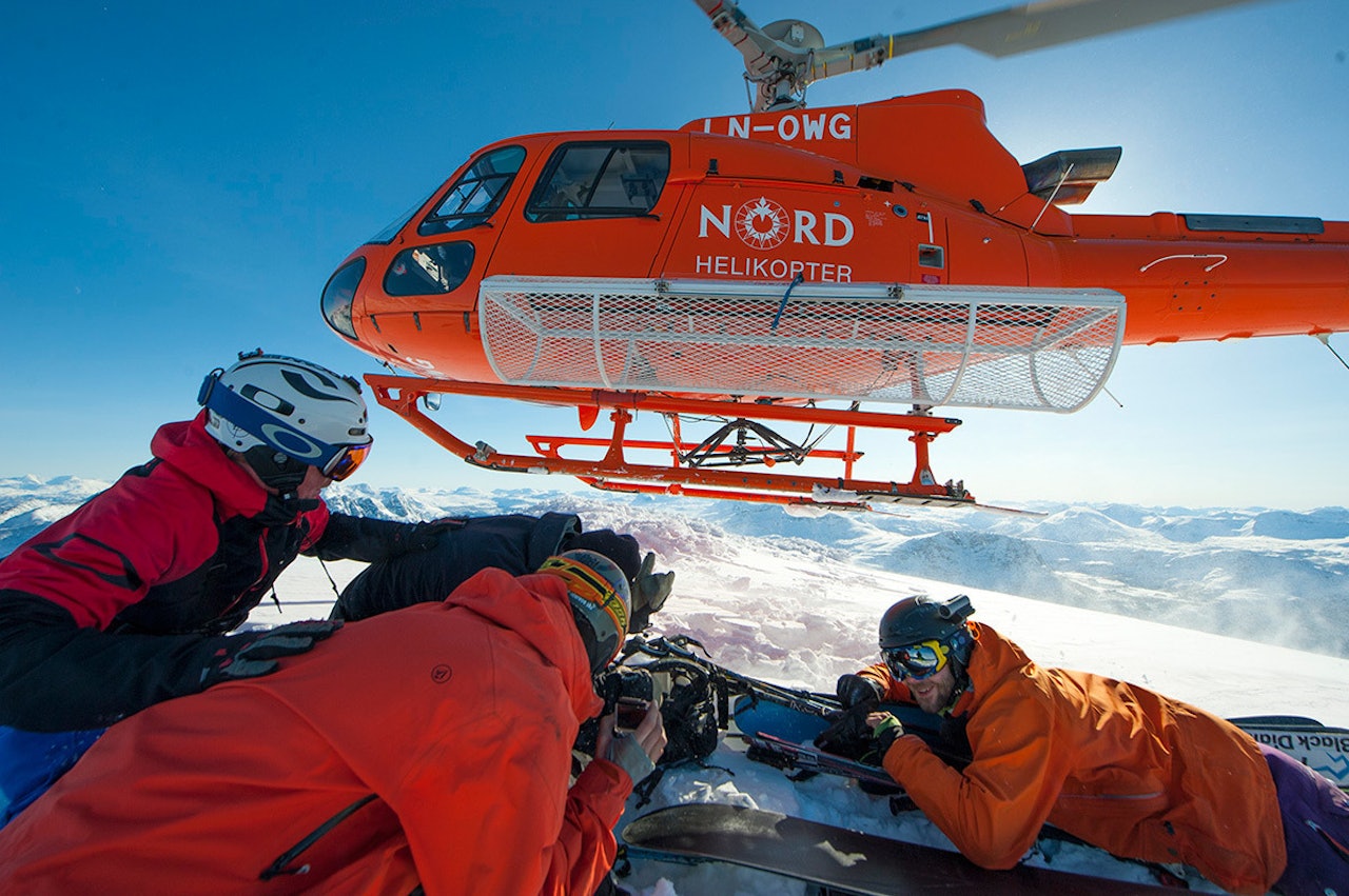 HELI: Nå kan du nå toppene på Turtagrø med helikopter. Her fra Andørja. Foto: Rune Dahl