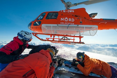 HELI: Nå kan du nå toppene på Turtagrø med helikopter. Her fra Andørja. Foto: Rune Dahl