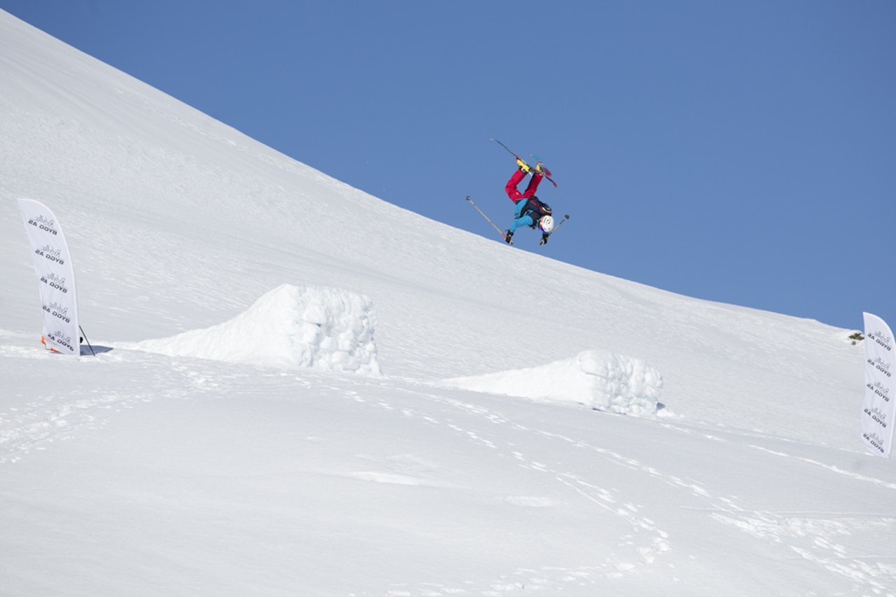BACKFLIPFEST: Sauda BCC er den mest jibbe-orienterte av konkurransene i Norwegian Freeride Series, og det står ikke på flips -for å si det mildt. Foto: Kalle Hägglund BACKFLIPFEST: Sauda BCC er den mest jibbe-orienterte av konkurransene i Norwegian Freeride Series, og det står ikke på flips -for å si det mildt. Foto: Kalle Hägglund