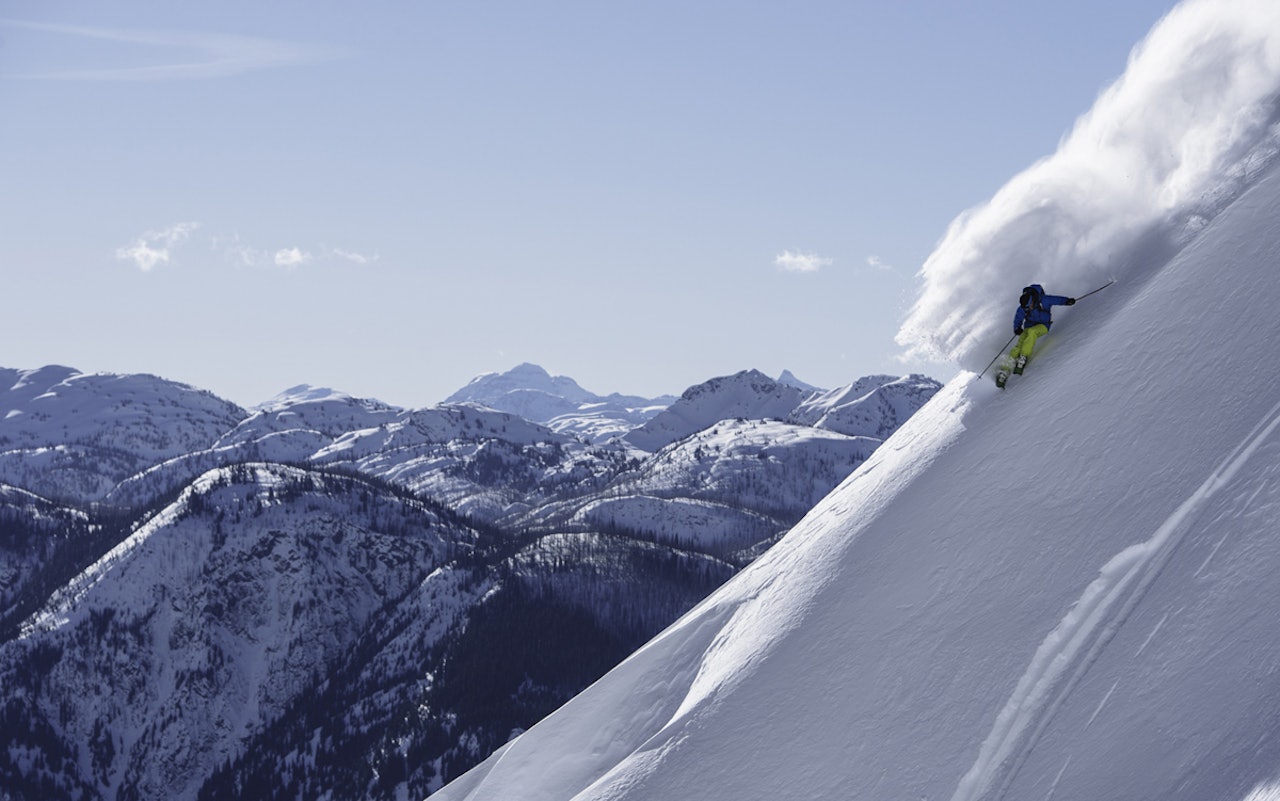 IKKE INNAFOR: Bilder som dette får du ikke lenger se i Fri Flyt. Bilder av kjøring i terreng brattere enn 30 grader –som her i Revelstoke i Canada- får ikke lenger plass verken i bladet eller på nettsiden. Foto: Garrett Grove IKKE INNAFOR: Bilder som dette får du ikke lenger se i Fri Flyt. Bilder av kjøring i terreng brattere enn 30 grader –som her i Revelstoke i Canada- får ikke lenger plass verken i bladet eller på nettsiden. Foto: Garrett Grove