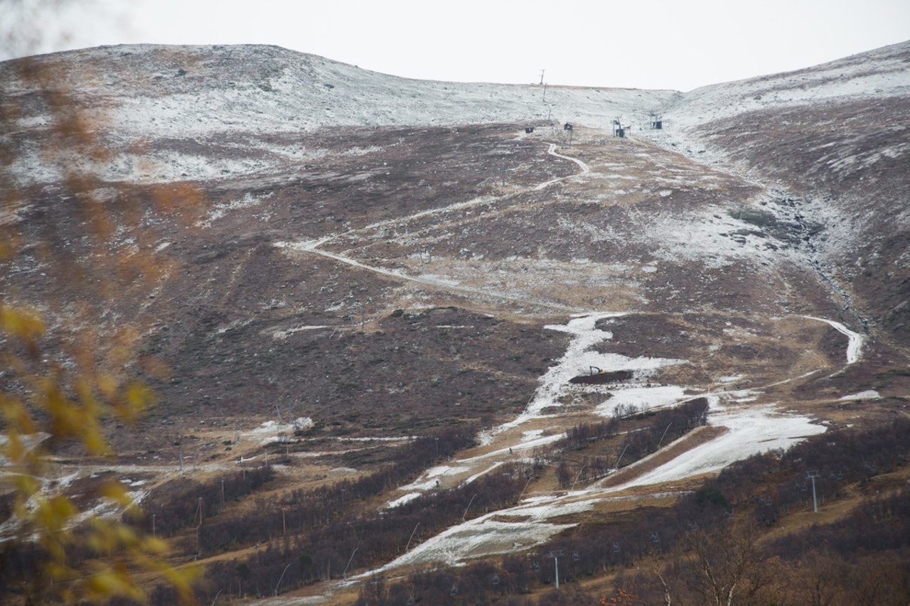 NYSNØ: Snøen er i ferd med å legge seg i Oppdal, og vi vil se mer. Foto: Tore Meirik