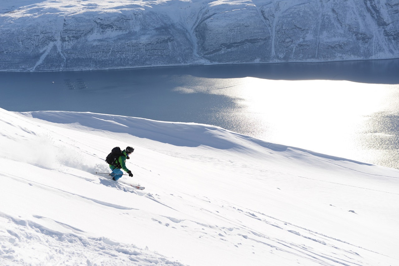 AKTUELL RAPPORT: Lyngsalpene er muligens landets fineste toppturområde. Vi gir deg fersk førerapport fra toppturparadiset i Troms. Dette bildet er ra lørdag. Foto: Espen Nordahl