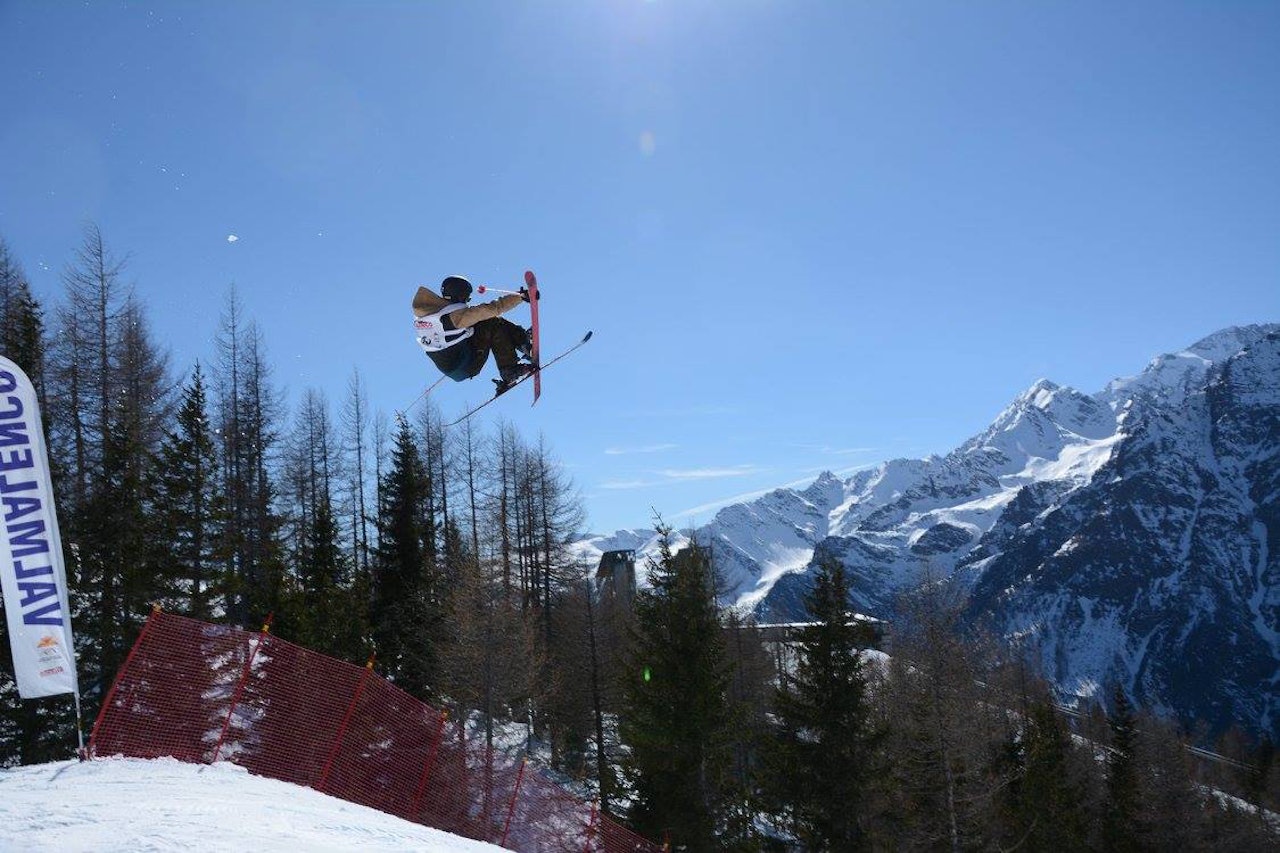 FORTSETTER Å IMPONERE: Birk Ruud var yngst av alle, men ble likevel nummer tre i Junior-VM i slopestyle i Valmalenco i Italia. Foto: FIS FORTSETTER Å IMPONERE: Birk Ruud var yngst av alle, men ble likevel nummer tre i Junior-VM i slopestyle i Valmalenco i Italia. Foto: FIS