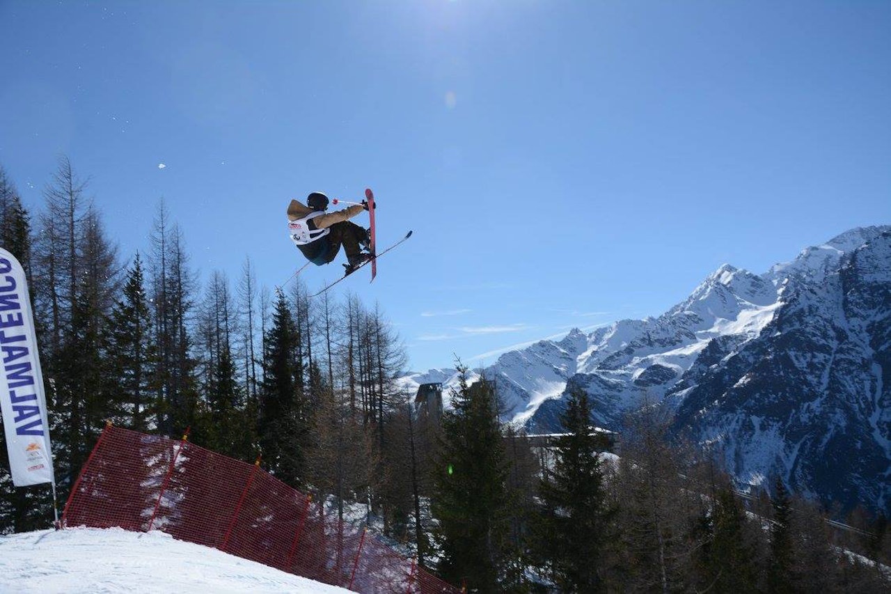 FORTSETTER Å IMPONERE: Birk Ruud var yngst av alle, men ble likevel nummer tre i Junior-VM i slopestyle i Valmalenco i Italia. Foto: FIS