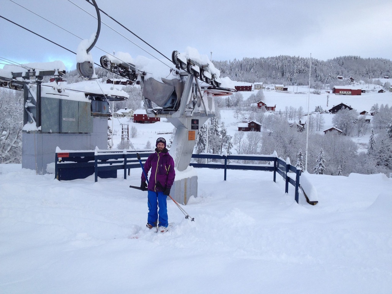 FØRST UT: John Håvard Grøgard var førstemann i heisen da Ål skisenter åpnet til ære for de ivrigste. Foto: Ål skisenter FØRST UT: John Håvard Grøgard var førstemann i heisen da Ål skisenter åpnet til ære for de ivrigste. Foto: Ål skisenter